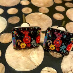 Set of 2 ceramic knobs with hardware.